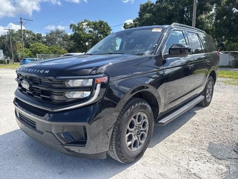 Used 2025 Ford Expedition Active AWD/4WD image 3