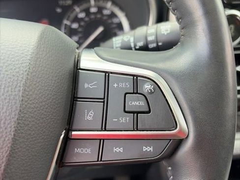 Used 2021 Toyota Highlander Limited AWD/4WD image 6
