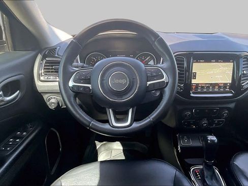 Used 2018 Jeep Compass Latitude w/ Popular Equipment Group FWD image 6