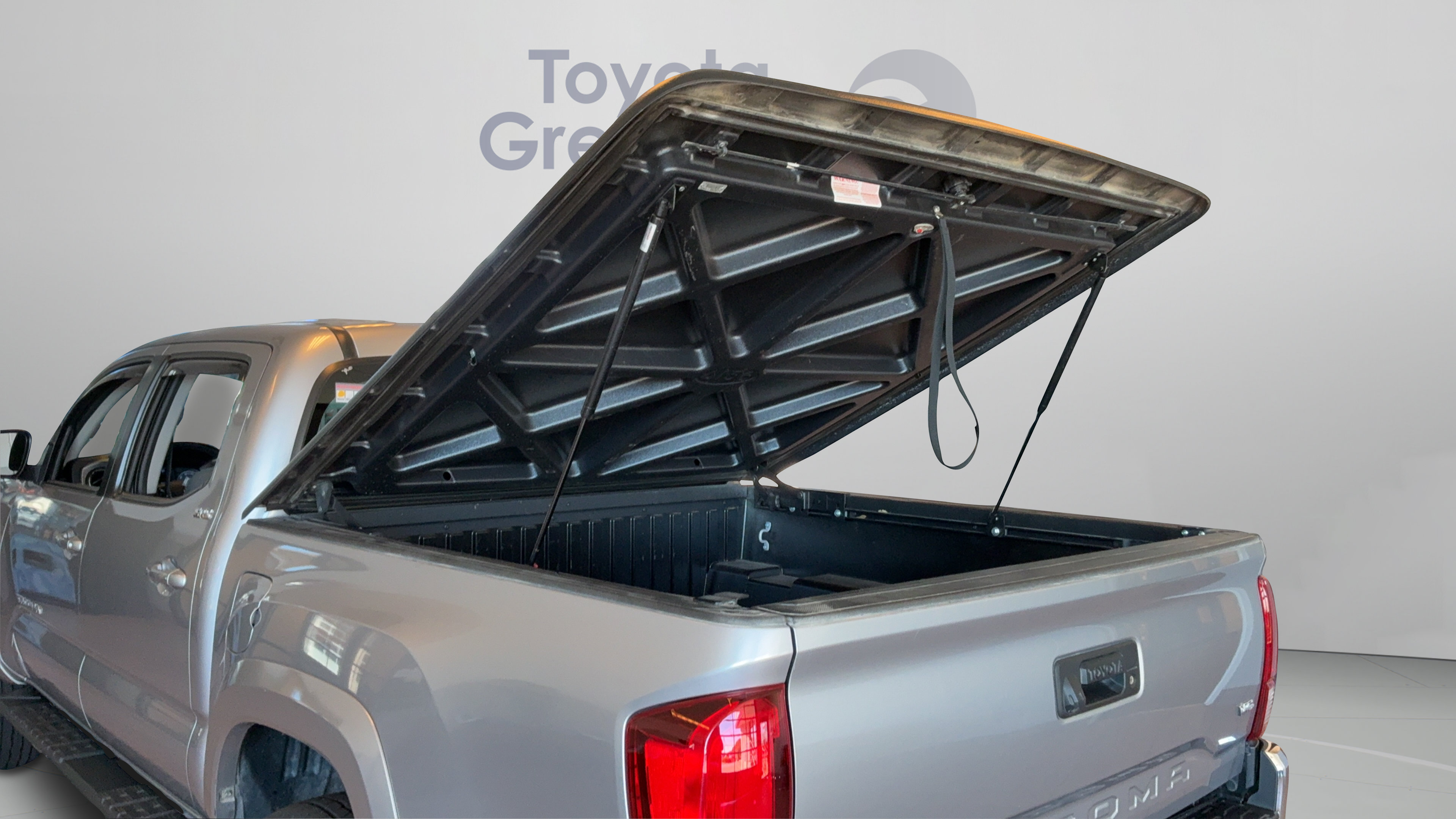 Used 2020 Toyota Tacoma SR5 RWD image 27