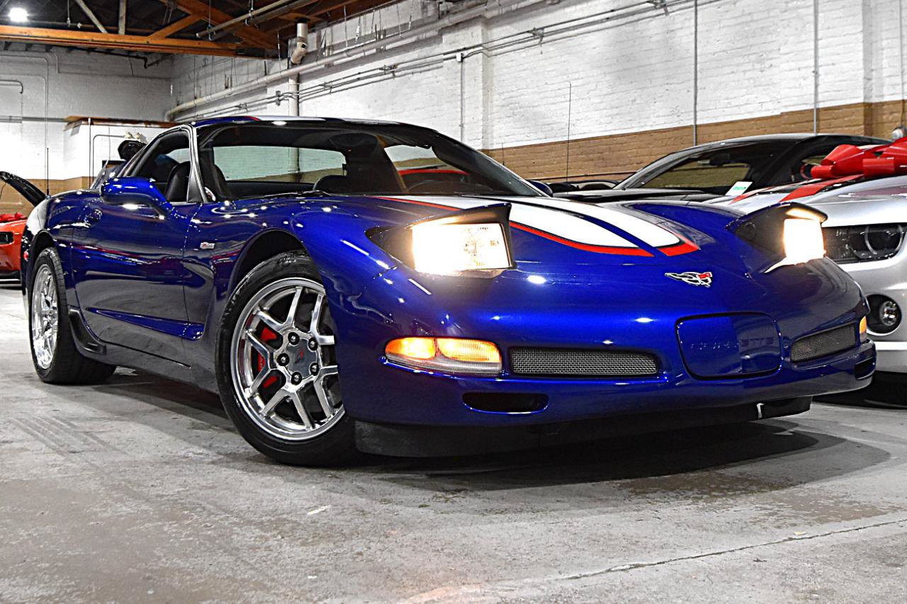Used 2004 Chevrolet Corvette Z06 w/ Z06 Preferred Equipment Group RWD image 2