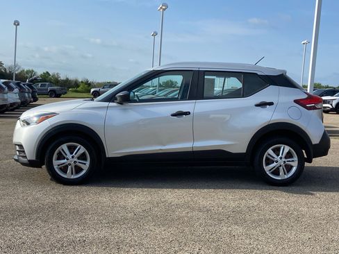 Used 2019 Nissan Kicks S FWD image 7