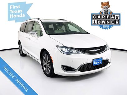 Used 2019 Chrysler Pacifica Limited w/ Tire & Wheel Group
