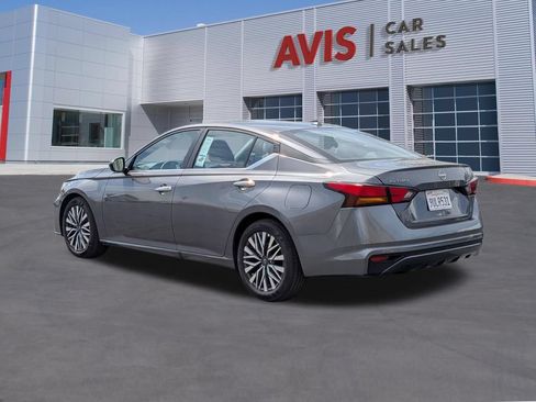 Used 2025 Nissan Altima 2.5 SV FWD image 9