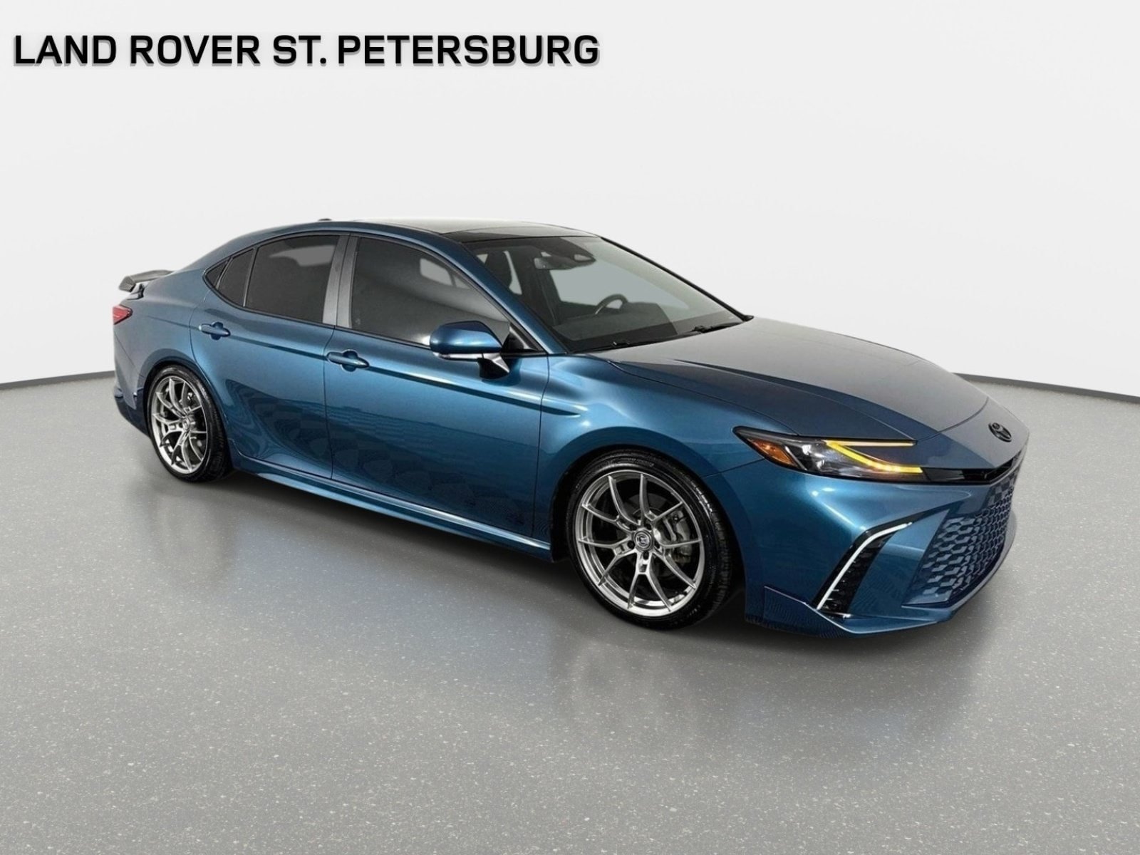 Used 2025 Toyota Camry XSE FWD image 3