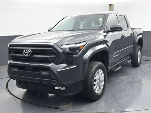 Used 2025 Toyota Tacoma SR5 AWD/4WD image 1