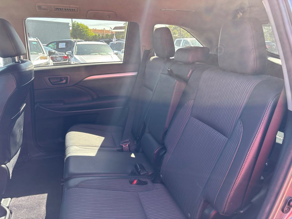 Used 2015 Toyota Highlander Plus FWD image 11