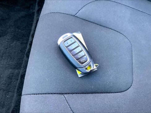 Used 2022 Hyundai Elantra SEL image 15