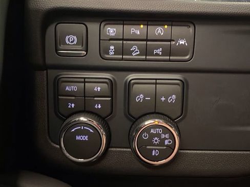 Used 2026 Chevrolet Suburban Z71 AWD/4WD image 31