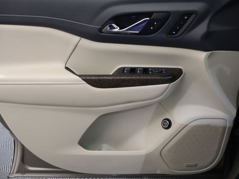 Used 2022 GMC Acadia Denali w/ Denali Ultimate Package image 36