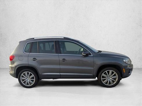 Used 2016 Volkswagen Tiguan SE image 4