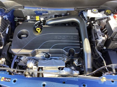 Used 2025 Chevrolet Equinox LT w/ Convenience Package II image 36