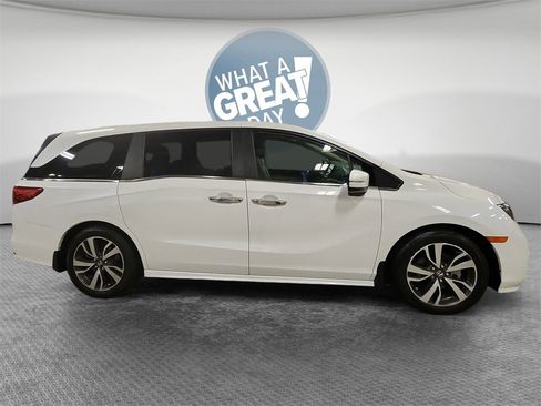 Used 2024 Honda Odyssey Touring image 2