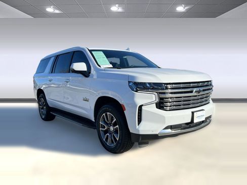 Certified 2023 Chevrolet Suburban LT w/ LT Signature Plus Package image 6