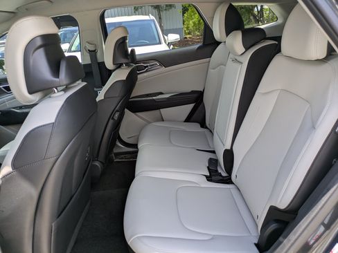 Certified 2024 Kia Sportage EX FWD image 11