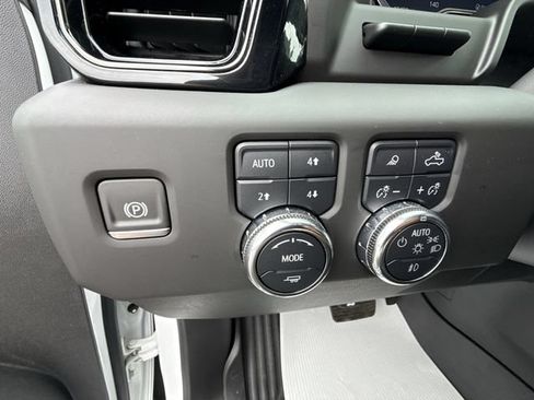 Used 2025 GMC Sierra 1500 AT4 w/ AT4 Premium Package AWD/4WD image 18