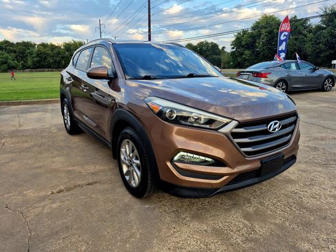 Used 2016 Hyundai Tucson SE w/ Option Group 02 image 2