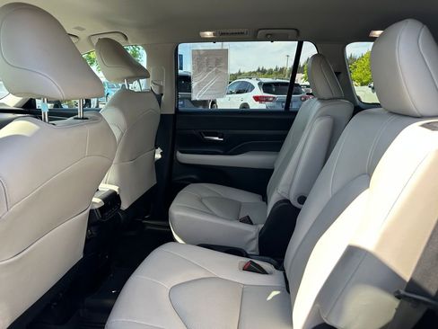 Certified 2024 Toyota Grand Highlander AWD image 15