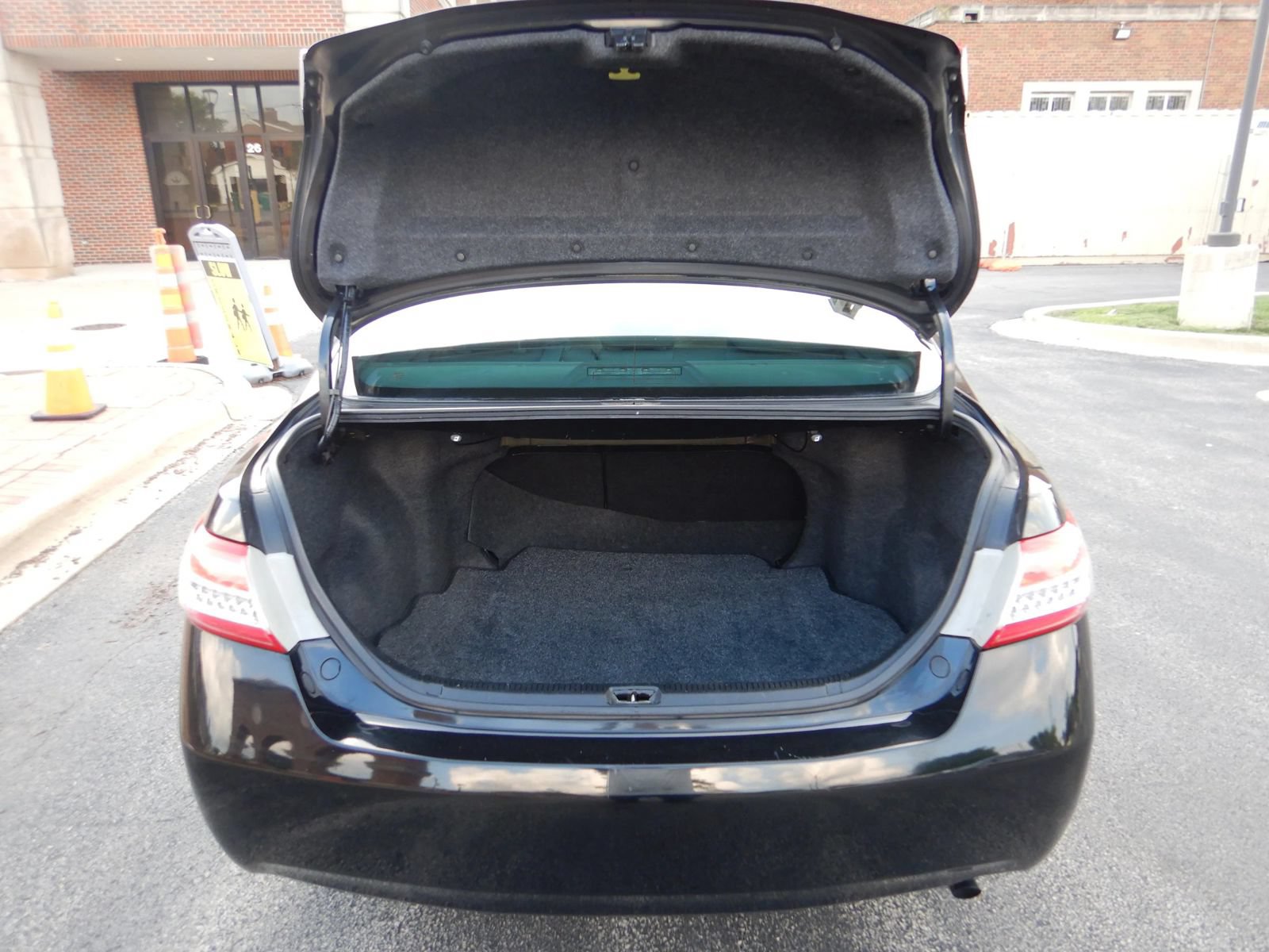 Used 2010 Toyota Camry LE FWD image 25