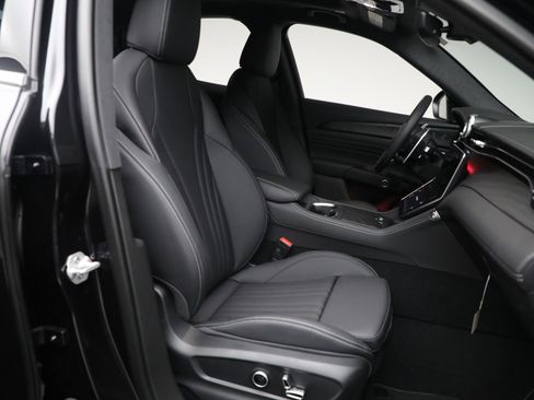 New 2025 Maserati Grecale GT image 17