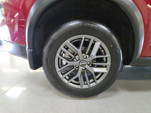 Used 2024 Nissan Rogue S AWD/4WD image 27
