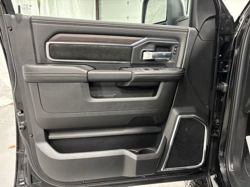 Used 2026 RAM 2500 Laramie AWD/4WD image 8
