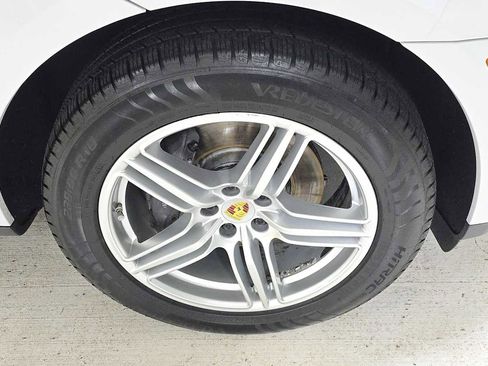 Used 2018 Porsche Macan image 9