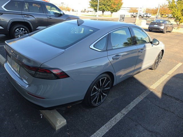 Used 2024 Honda Accord Touring image 3