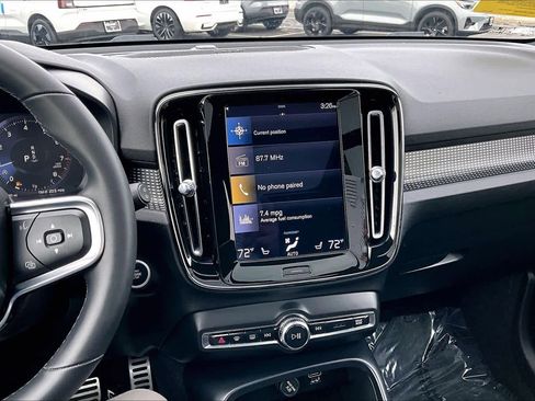 Certified 2022 Volvo XC40 T5 R-Design w/ Advanced Package image 6