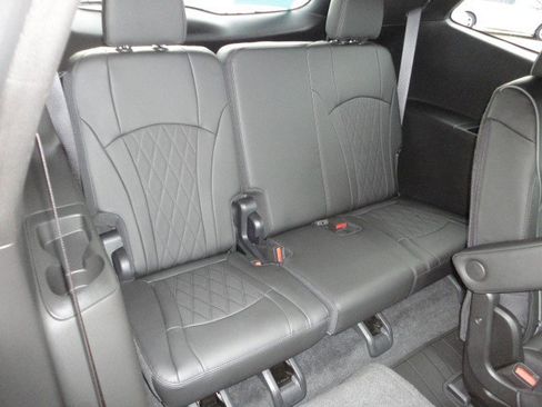 Used 2024 Buick Enclave Avenir w/ Avenir Technology Package image 20