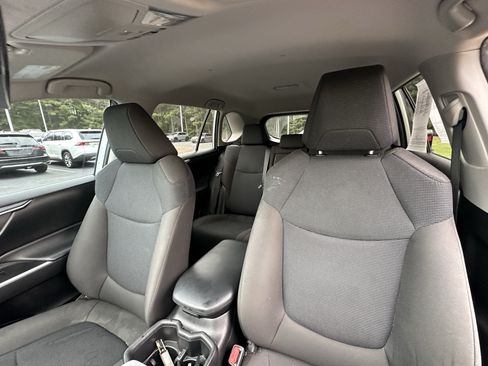 Used 2022 Toyota RAV4 LE FWD image 7