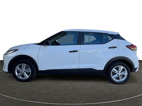 Used 2022 Nissan Kicks S image 2