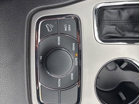 Used 2021 Jeep Grand Cherokee Limited image 27