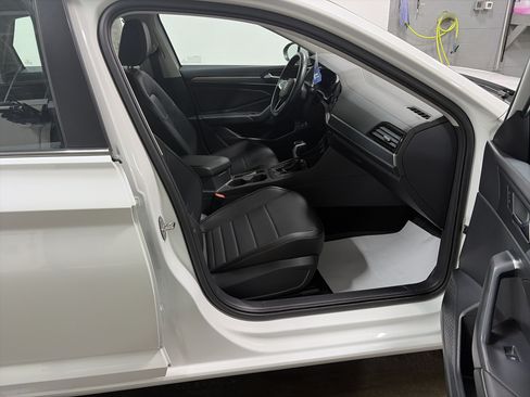 Certified 2023 Volkswagen Jetta SE FWD image 28