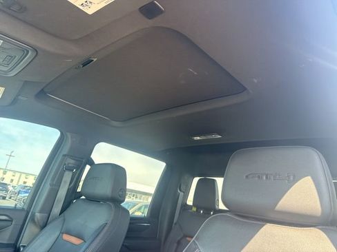 Used 2024 GMC Sierra 2500 AT4 w/ AT4 Premium Plus Package AWD/4WD image 10