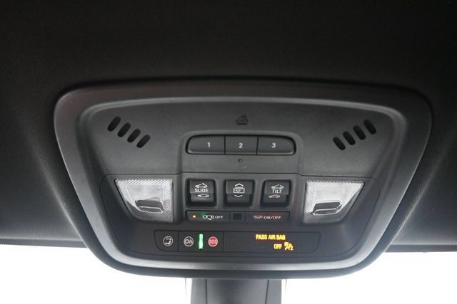 Used 2023 Chevrolet Traverse Premier w/ Redline Edition AWD/4WD image 35
