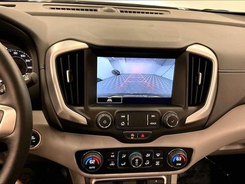 Used 2024 GMC Terrain SLT AWD/4WD image 30