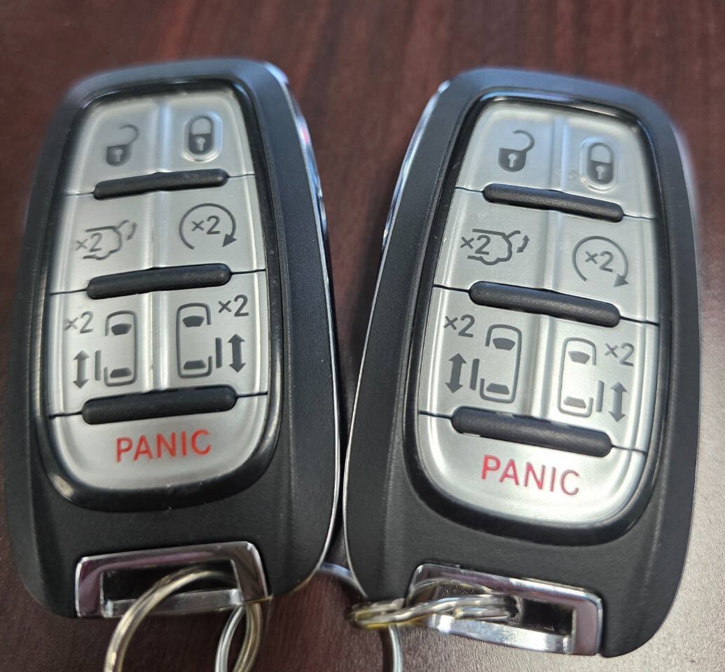 Used 2025 Chrysler Pacifica Select FWD image 29