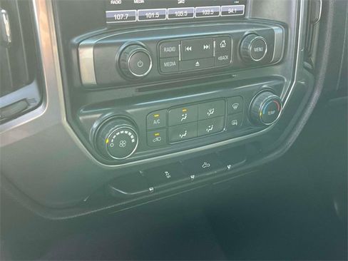 Used 2018 Chevrolet Silverado 1500 LT image 30