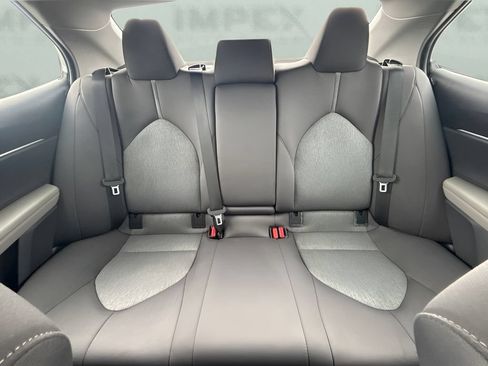 Used 2022 Toyota Camry LE FWD image 6