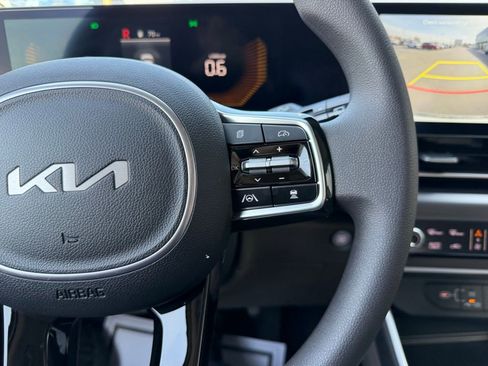 New 2026 Kia Carnival LX FWD image 33