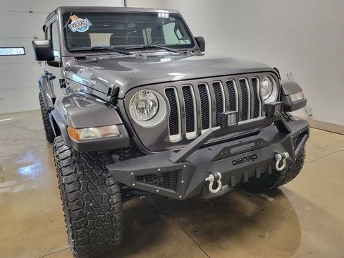 Used 2022 Jeep Wrangler Unlimited Sahara w/ Cold Weather Group AWD/4WD image 13