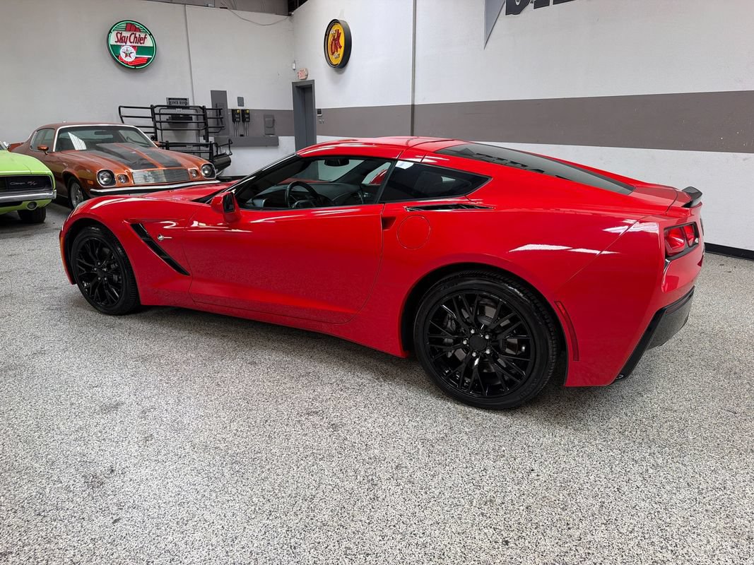 Used 2019 Chevrolet Corvette Stingray Coupe w/ 1LT RWD image 4
