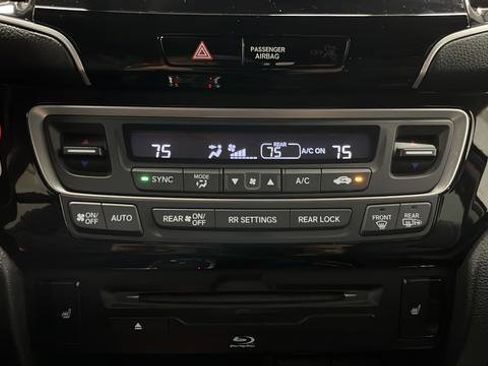 Used 2020 Honda Pilot Touring image 18
