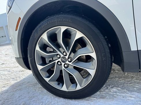 Used 2022 Lincoln Nautilus Reserve image 9