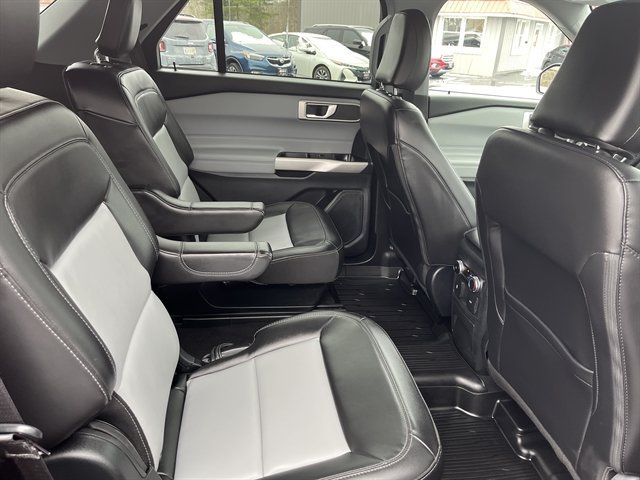 Used 2023 Ford Explorer XLT w/ Equipment Group 202A AWD/4WD image 35