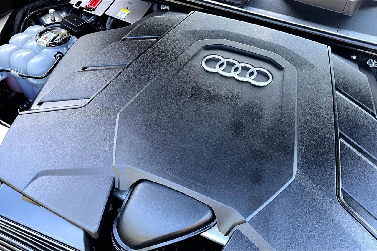 Used 2019 Audi Q8 Prestige w/ Adaptive Chassis Package AWD/4WD image 30