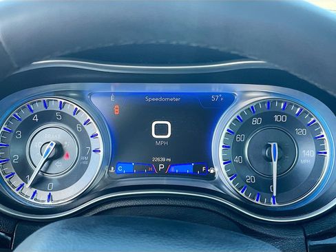 Used 2023 Chrysler 300 Touring w/ Sport Appearance Package image 12