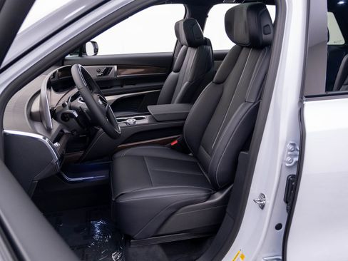 New 2027 Cadillac Vistiq Luxury w/ LPO, Floor Liner Package AWD/4WD image 15