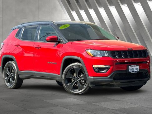 Used 2021 Jeep Compass Latitude image 1